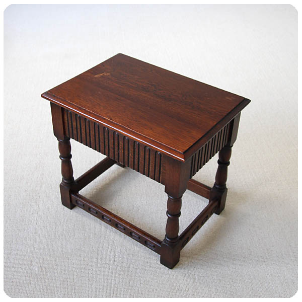 イギリス アンティーク 引き出し付きサイドテーブル オーク材 インテリア 家具 店舗什器「スツールとしても」Q-088