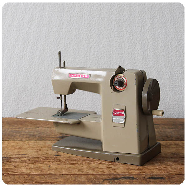 イギリス ヴィンテージ Vulcan社 トイミシン 手回し式 インテリア ディスプレイ 店舗什器「Countess (カウンテス)」Q-098