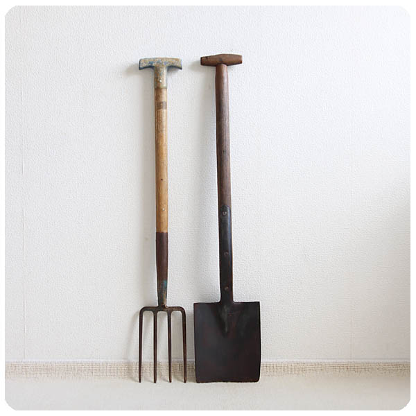 イギリス アンティーク ガーデンフォーク＆シャベル スペード ディスプレイ 店舗什器「ガーデンオーナメント」Q-112