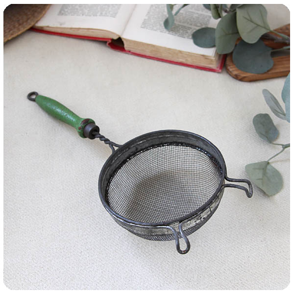イギリス アンティーク 金網ストレーナー キッチン 粉ふるい キッチンツール 雑貨 店舗什器「木製ハンドル」Q-135