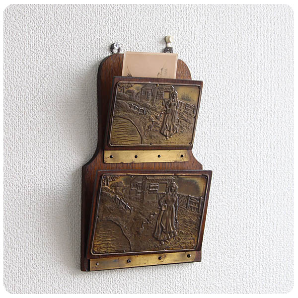 イギリス アンティーク ウォールレターラック ブラス 真鍮 オーク材 インテリア 雑貨 店舗什器「レターホルダー」Q-144