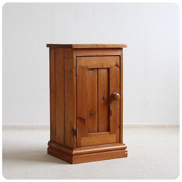 イギリス アンティーク調 ベッドサイドキャビネット パイン材 インテリア 家具 店舗什器「電話台や飾り棚にも」Q-172