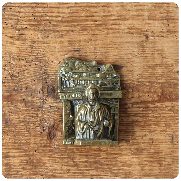 イギリス アンティーク ブラス ドアノッカー 真鍮製 雑貨 オブジェ 金物 インテリア 店舗什器「Ye Olde Mint House」Q-410