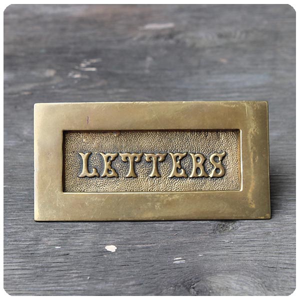 イギリス アンティーク ブラス レタースロット 郵便受け 建具金物 真鍮製 インテリア 店舗什器「LETTERSエンボス文字」Q-456
