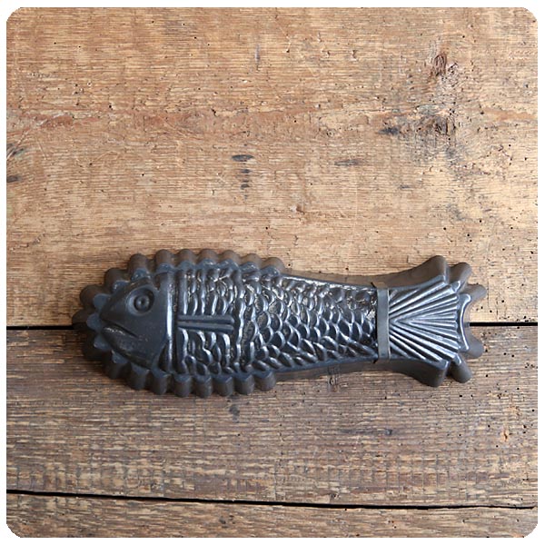 西ドイツ製 アンティーク ブリキ モールド/魚型/カントリー雑貨/店舗什器/ディスプレイ【可愛いフィッシュのお菓子型】S-832