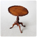 イギリス アンティーク調 ワインテーブル 4本脚 木製 インテリア 家具 店舗什器「ランプテーブルにも」Q-158