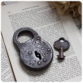 イギリス アンティーク パドロック 南京錠 鍵付き 古道具 SIX LEVER「可愛いくまさん型」V-427