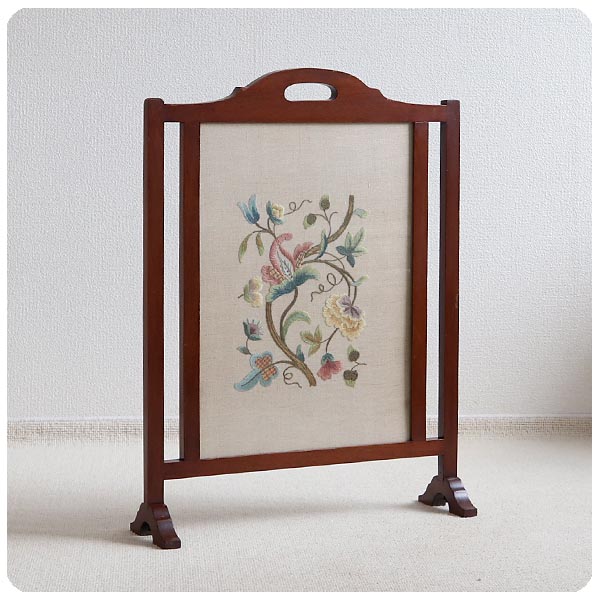 イギリス アンティーク ファイヤースクリーン/刺繍/ガラス/花柄/パーテーション/衝立/家具【絵画のような暖炉カバー】T-202