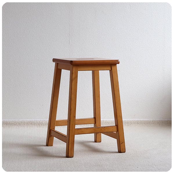 イギリス ヴィンテージ ウッドスツール 木製椅子 カントリー アトリエ 花台 家具「飾り台にも」T-815