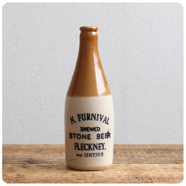 イギリス アンティーク ビアボトル 陶器 ビールボトル 花瓶 一輪挿し インテリア V-132