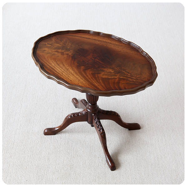 イギリス アンティーク調 ウォールナット ワインテーブル/家具/トラディショナル/飾り台/店舗什器【木目や装飾がステキ】Z-473