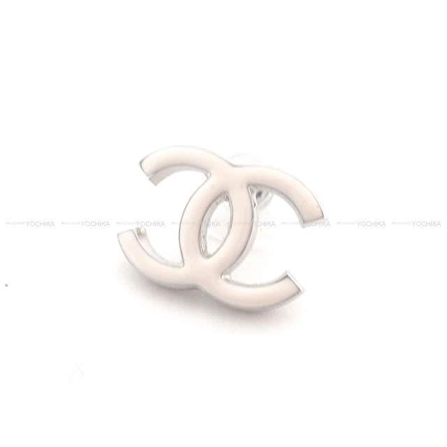 CHANEL　白ピアス