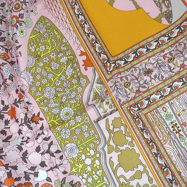HERMES エルメス ショール カレ140 "ペルシャ絨毯" ピンクXジョーヌXヴェール シルク100% 新品未使用