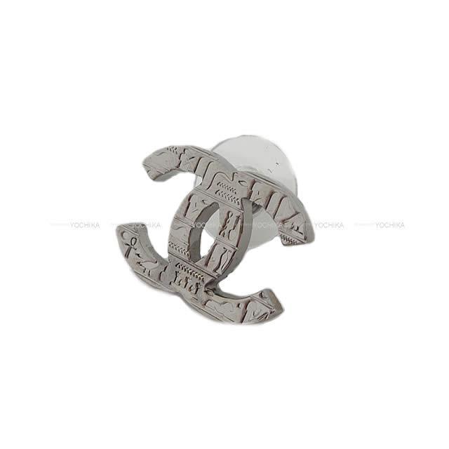 19年 限定 メティエダール パリ Ny エジプト Chanel シャネル ココマーク 古代文字 ピアス ガンメタルシルバー Ab1875 新品 19年 限定 メティエダール パリ Ny エジプト Chanel シャネル ココマーク 古代文字 ピアス ガンメタルシルバー Ab1875 新品