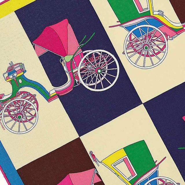 HERMES エルメス カレ45 ガヴロッシュ 「精巧な馬車」 マリン/バニラ/ローズ シルク100％ 新品未使用