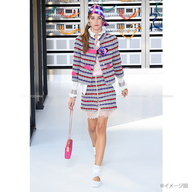 【クラシカルに輝く一着】CHANEL 配色ノーカラージャケット CHANEL ノーカラージャケット 34 ブラック シルク ナイロン