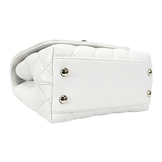 美品　CHANEL ココハンドル29 チェーンバッグ ホワイト　キャビアスキン 美品 CHANEL ココハンドル29 チェーンバッグ ホワイト キャビアスキン