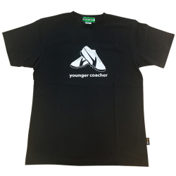 【公式ショップ限定】ヤンガー（Younger）コーチャーフロッキープリントＴシャツ（ブラック）【メール便可】