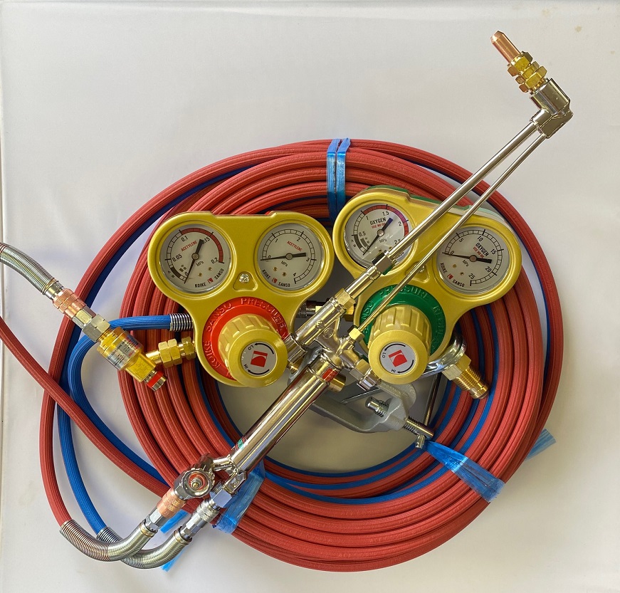 酸素・アセチレン中型切断器 スターターキット 中型切断器 フェザーミニホース 酸素アセチレン調整器  逆火防止器 ロックライター付 当店は適格請求書発行事業者です