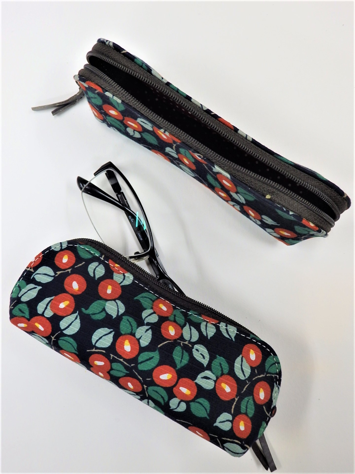 メガネケース「小椿（紺）」