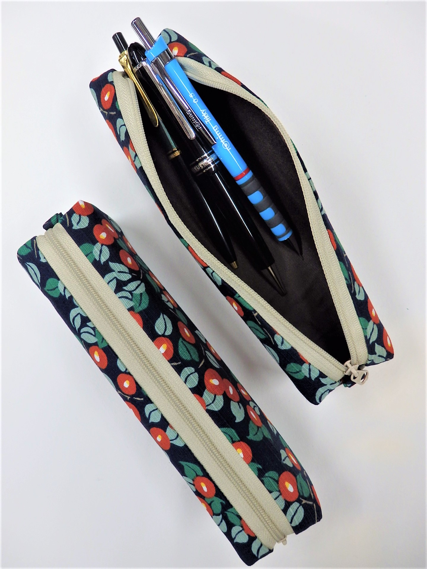 ペンケース「小椿(紺）」