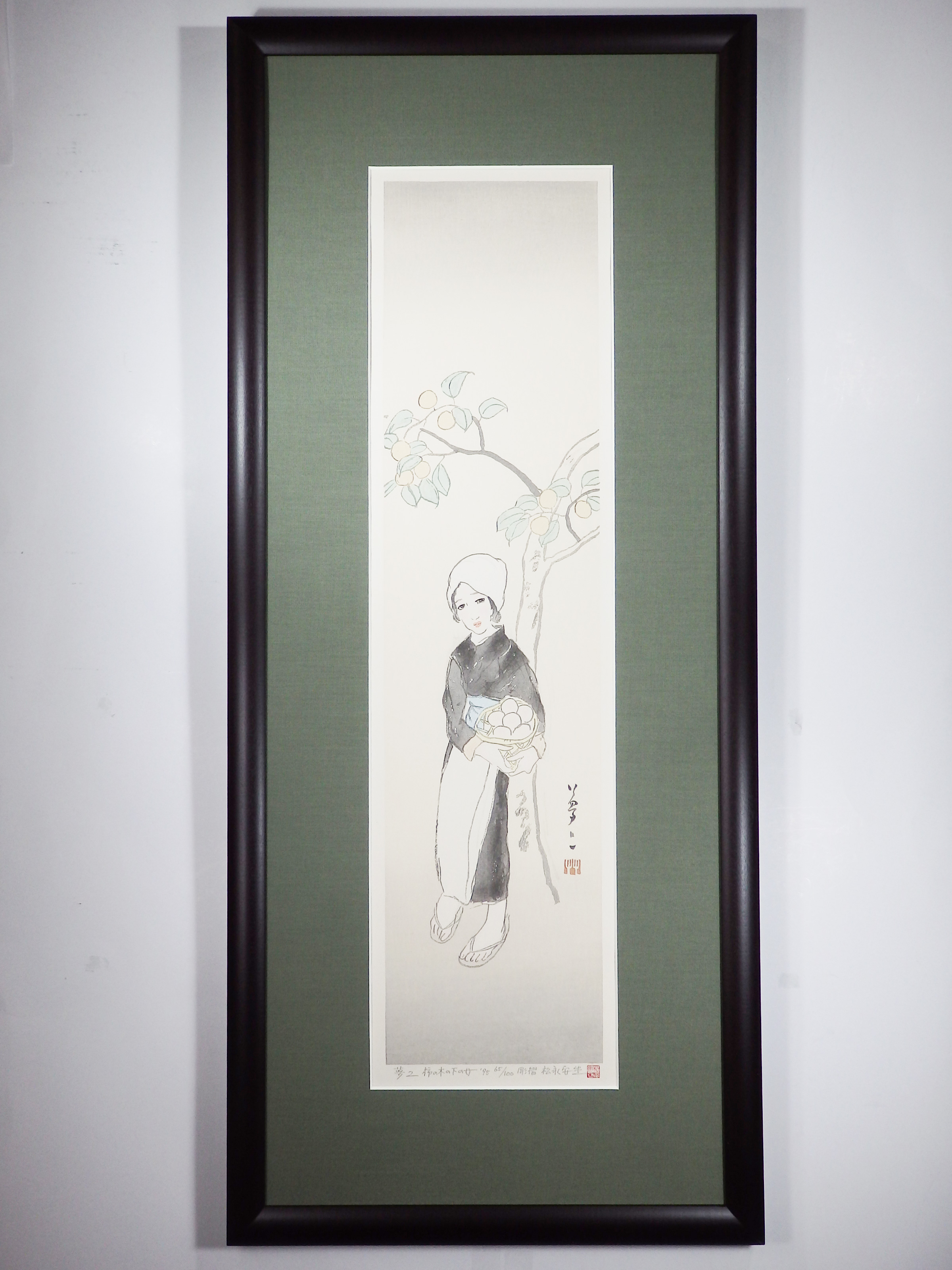 木版画「柿の木の下の女」