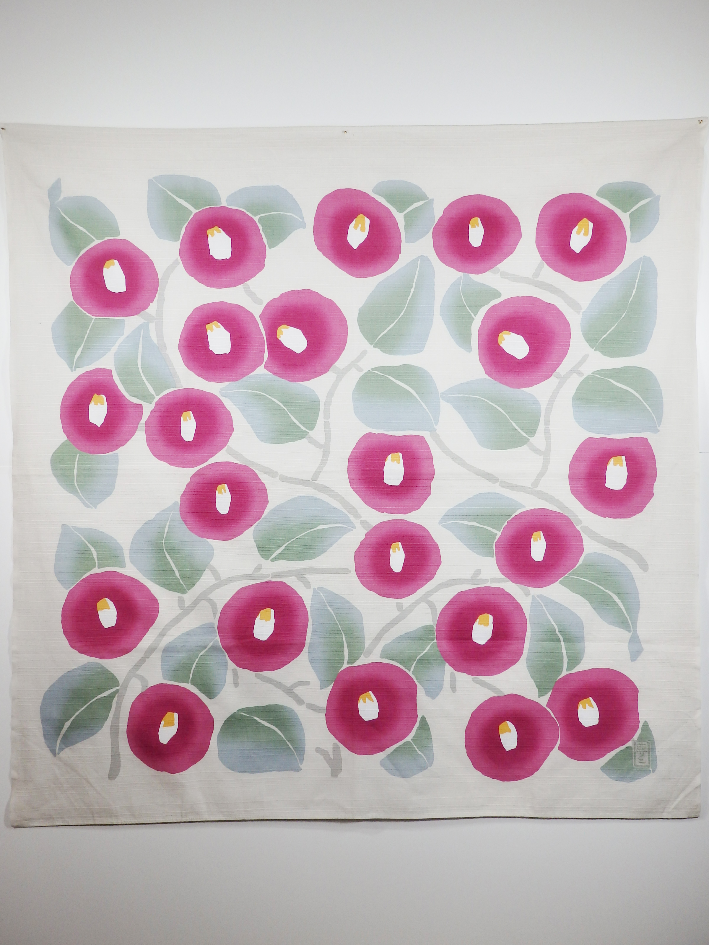 二四巾風呂敷 つばき（ホワイトグレー）