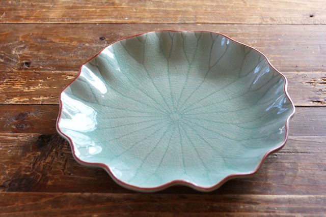 ロータス　フリル皿　（２７ｃｍ）