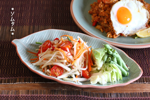 バナナリーフの中皿　（２８ｃｍ）　Ｍ