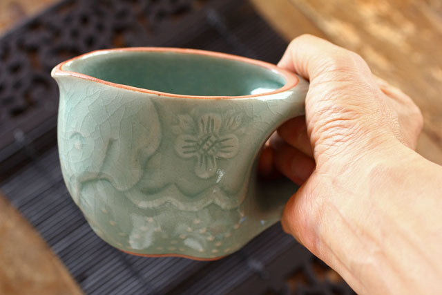 ぞうのミニピッチャー 雑貨とセラドン焼き食器の通販専門ショップ