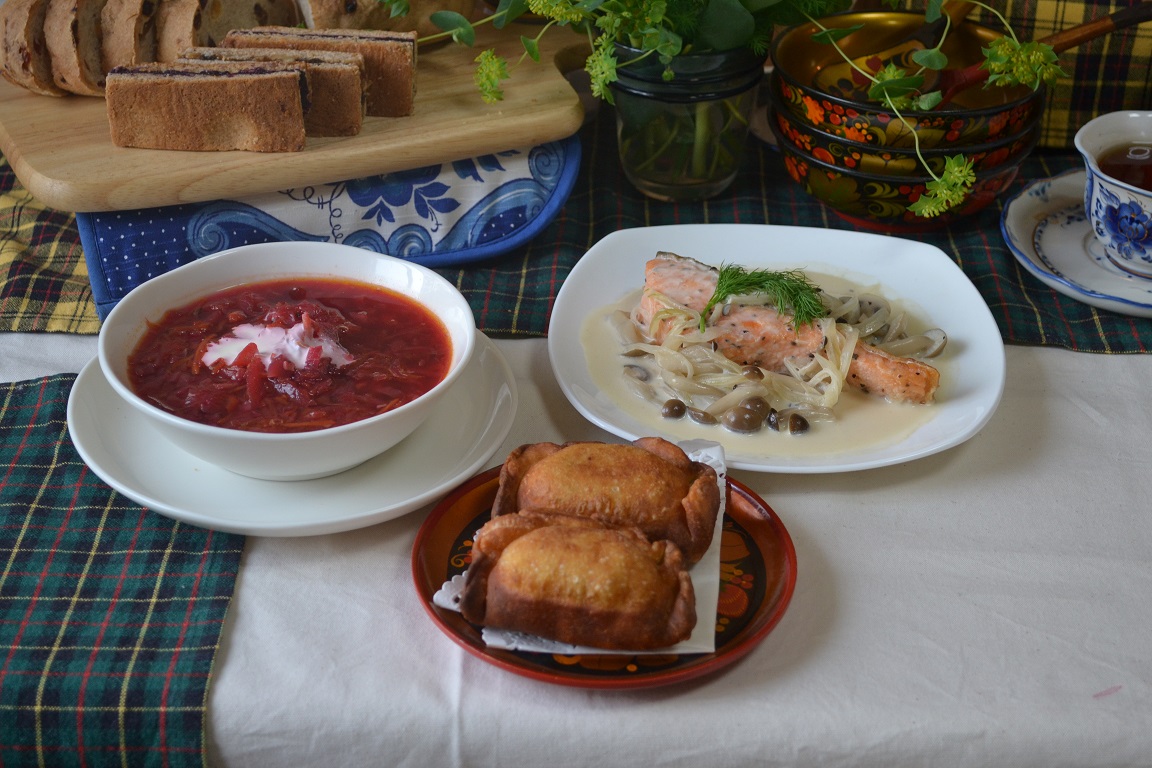 ロシアの家庭料理 - バラライカセット