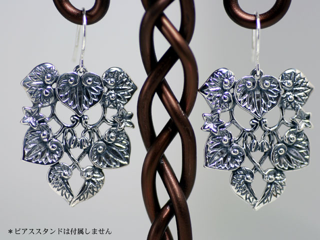 和柄/日本伝統文様/二葉葵シルバーピアス