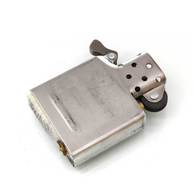 絶版 Zippo 2000年製造 限定 クレストデザイン 純銀メタル付き 絶版 Zippo 2000年製造 限定 クレストデザイン 純銀メタル付き
