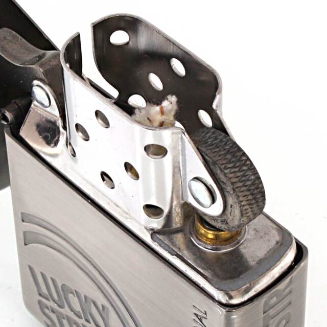絶版/ヴィンテージ Zippo ジッポー 中古 2004年製造LUCKY STRIKE