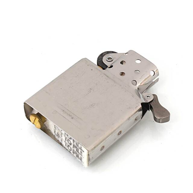 絶版/ヴィンテージ Zippo ジッポー 中古 2004年製造LUCKY STRIKE