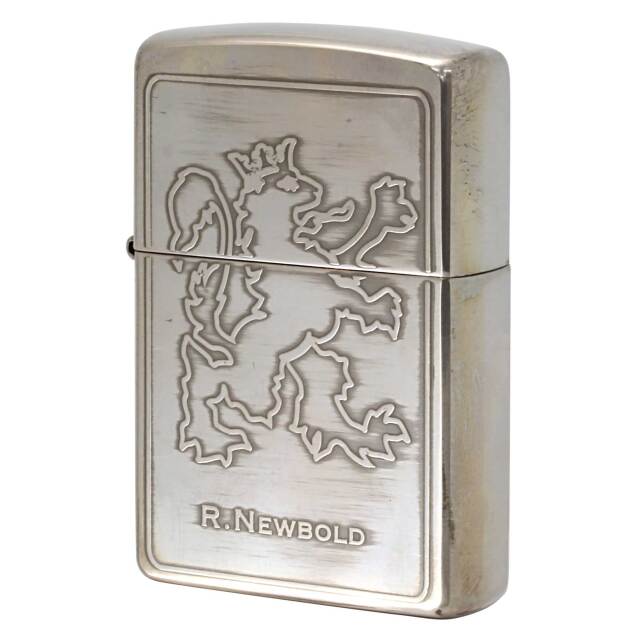 絶版/ヴィンテージ Zippo ジッポー 中古 2003年製造 ZIPPO R.Newbold アールニューボールド ロゴ フレイム風  [A]使用感少なく状態が良い