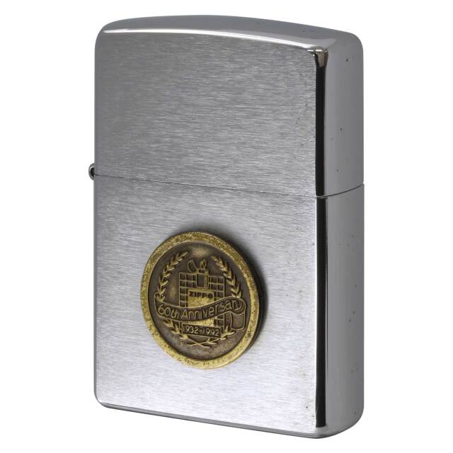 絶版/ヴィンテージ Zippo ジッポー 中古 2003年製造 60th anniversary 60周年記念ピンバッチデザイン メタル貼り  [A]使用感少なく状態が良い