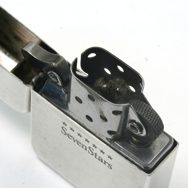 絶版/ヴィンテージ Zippo ジッポー 中古 2007年製造タバコ柄 セブンスター JT懸賞品 1941レプリカケース  [B]使用感ありやや傷汚れあり｜Zippo専門店フラミンゴ：本店 ZIPPO ジッポー ライター Seven Stars セブンスター ブラッククラックル 250個限定 2007年製造