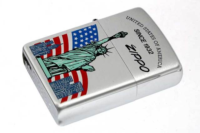 Zippo ジッポー 絶版・2004年製造 自由の女神 アメリカ国旗街並み背景 メール便可