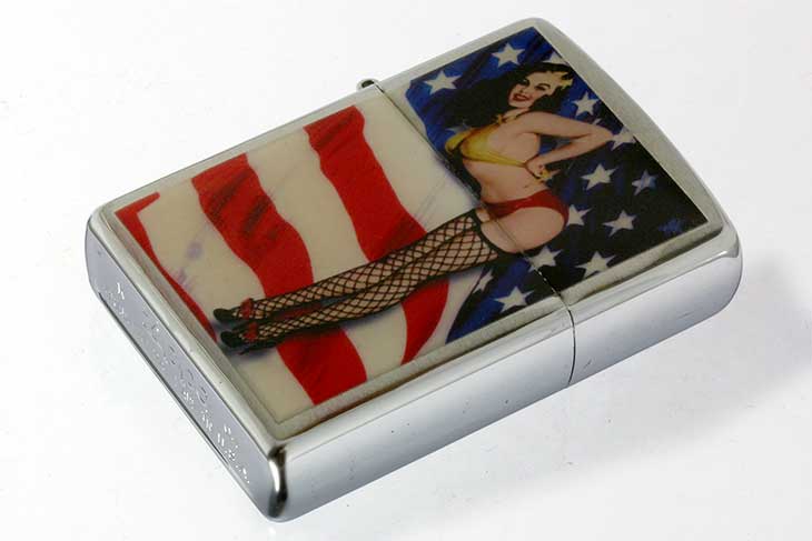 Zippo ジッポー 絶版・2004年製造 アメリカ国旗 セクシーガール メール便可