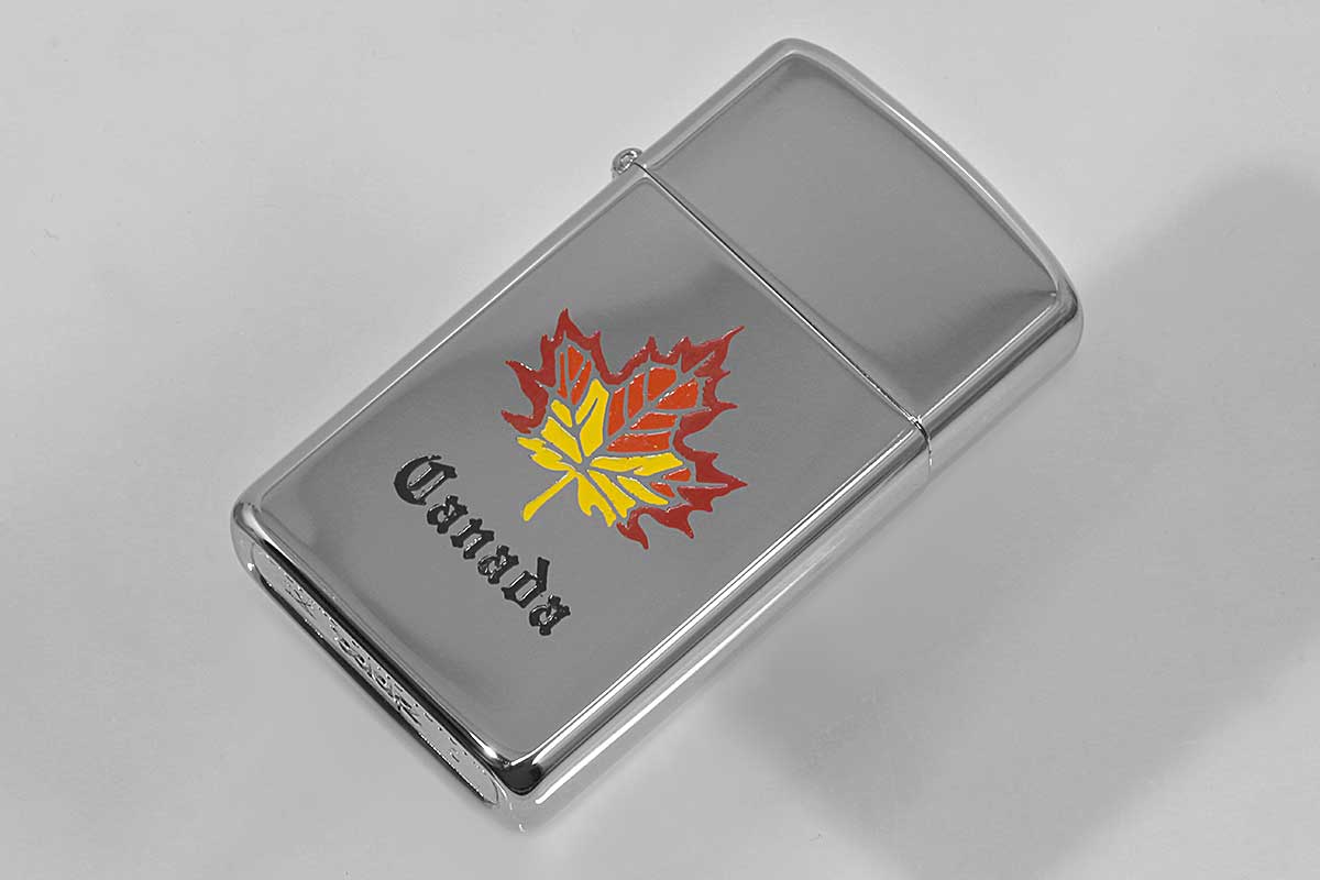 Zippo ジッポー 絶版・1995年製造 Canada デザイン スリム MAPLE LEAF メール便可
